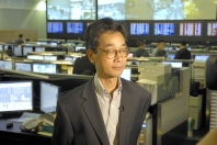 CK Ng, Deputy Director, Airport Operations, Airport Authority, said today’
s exercise drilled HKIA’s contingency handling capability and roles of different members of the airport community. The AA is responsible for coordinating 
with the airport community the rescheduling of aircraft movements as well as the resumption of orderly and efficient operation in the terminals and apron. 
